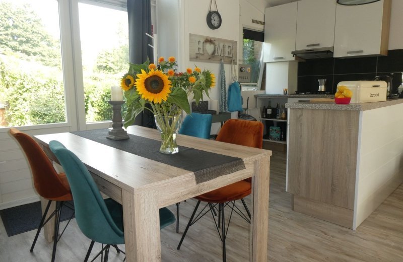 033 eettafel en keukenkleiner